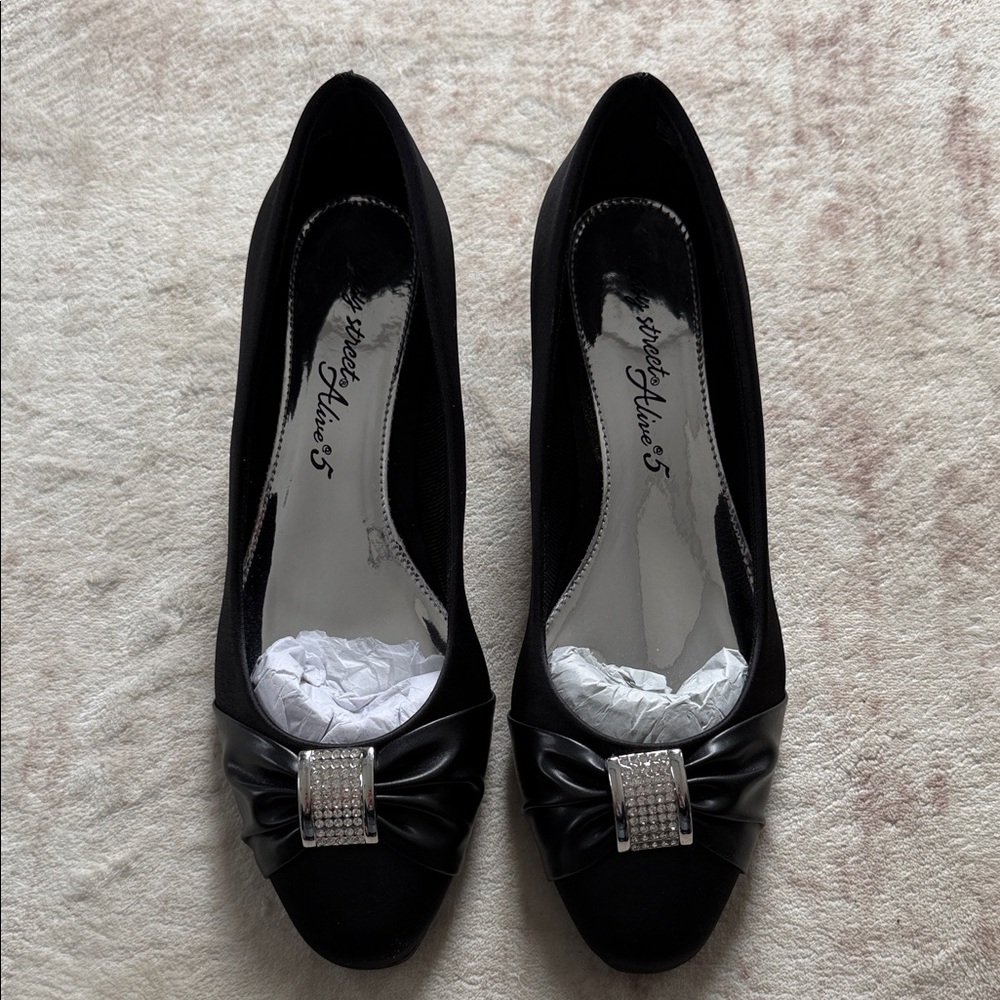 Easy Street Women’s Black Satin Flats with Rhinestone Detail Size 7 - Picture 2 of 6